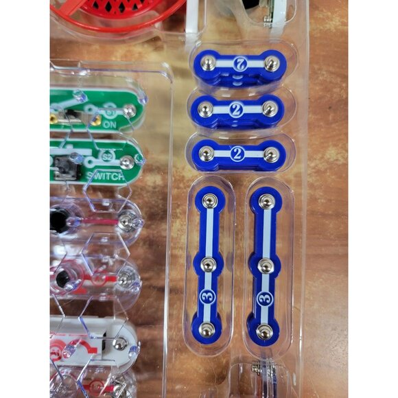 Snap Circuits Classic Electronics Exploration 60 Parts 300 Projects Ages 8+ STEM - Picture 7 of 16